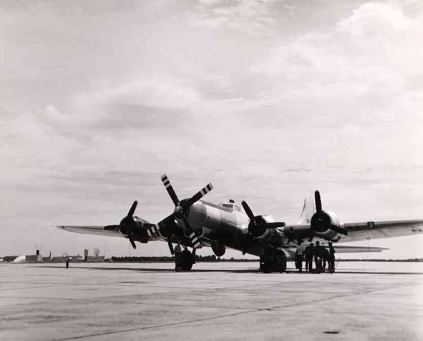 BOEING B-17 TESTBED WITH 5 ENGINES