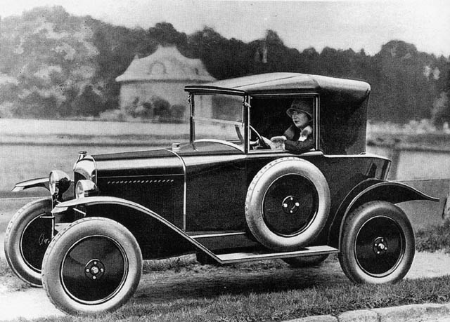 1925_Citroen_Type_C_f3q_BW